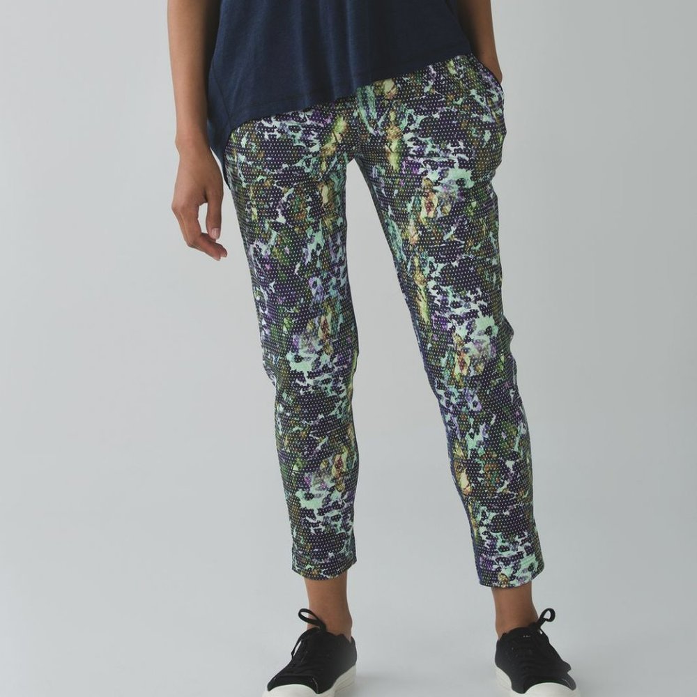 Lululemon Jet Crop *Luxtreme (Slim) Sz 8
